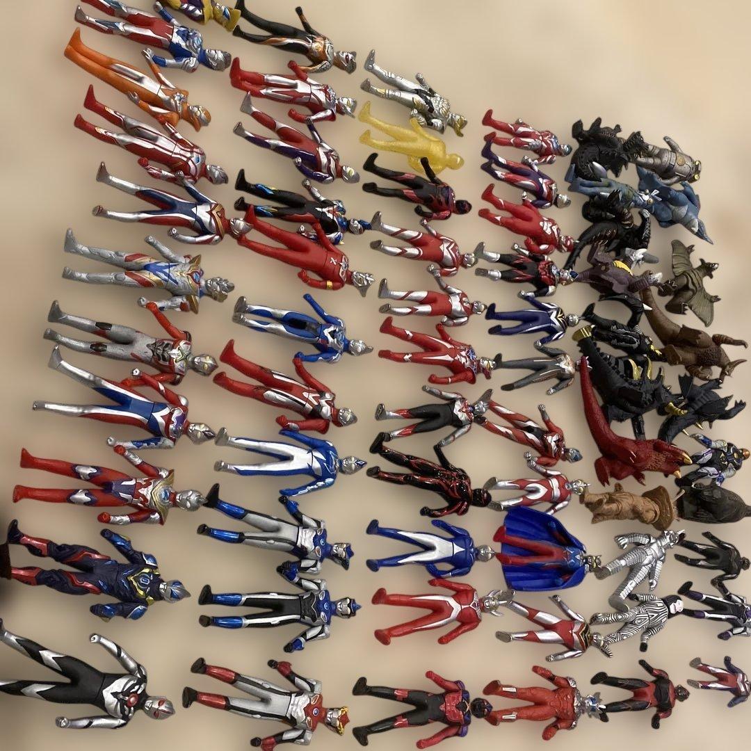 ウルトラマンフィギュアセット　約70体