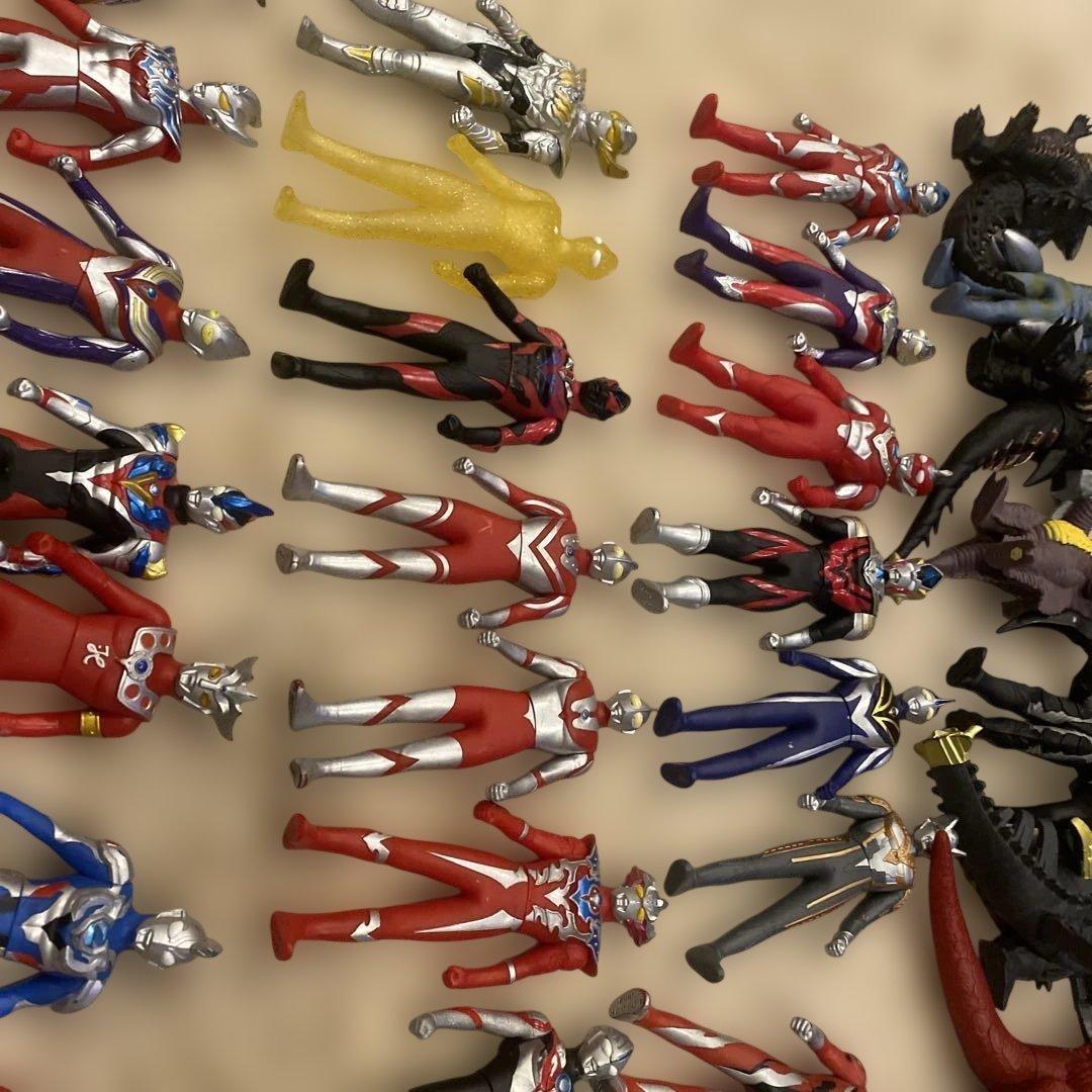ウルトラマンフィギュアセット　約70体