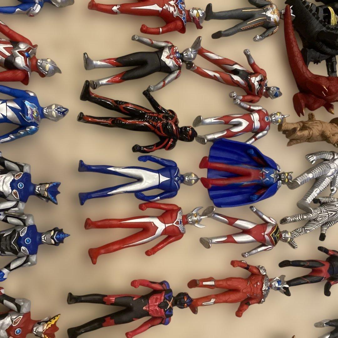 ウルトラマンフィギュアセット　約70体