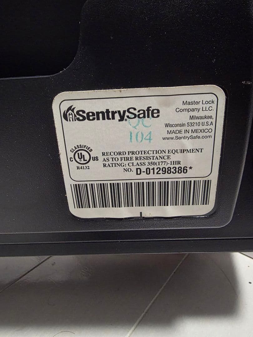 Sentry Safe テンキー式耐火.耐水金庫　JFW123FG