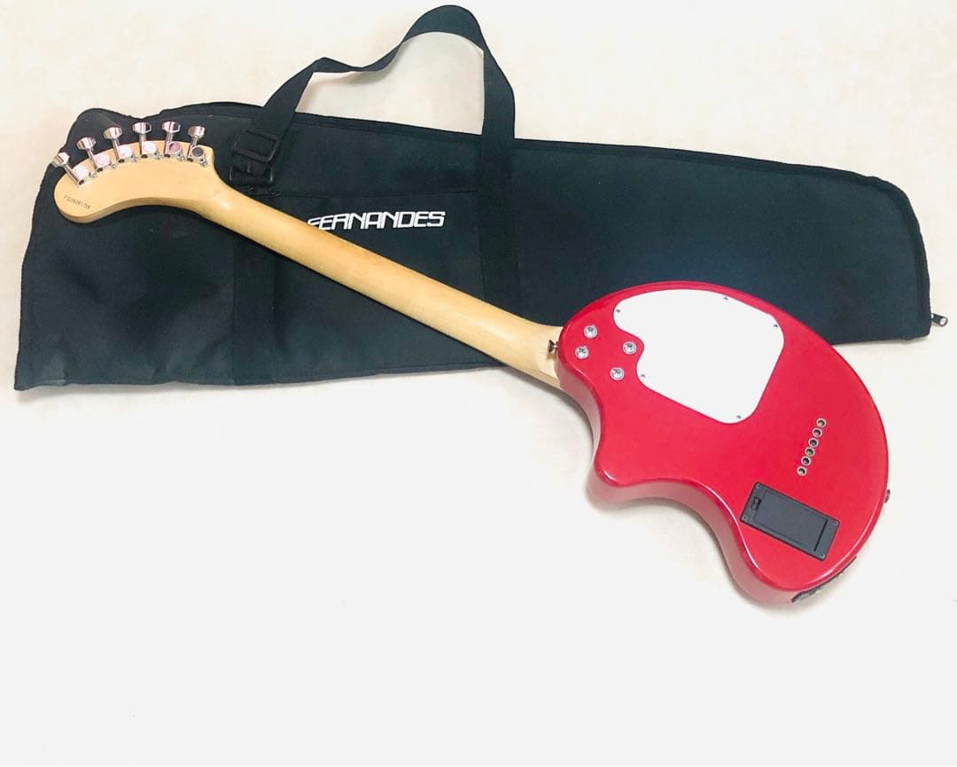 【美品】ZO-3 レッド アンプ内蔵ミニギター 専用ケース付 ぞーさん