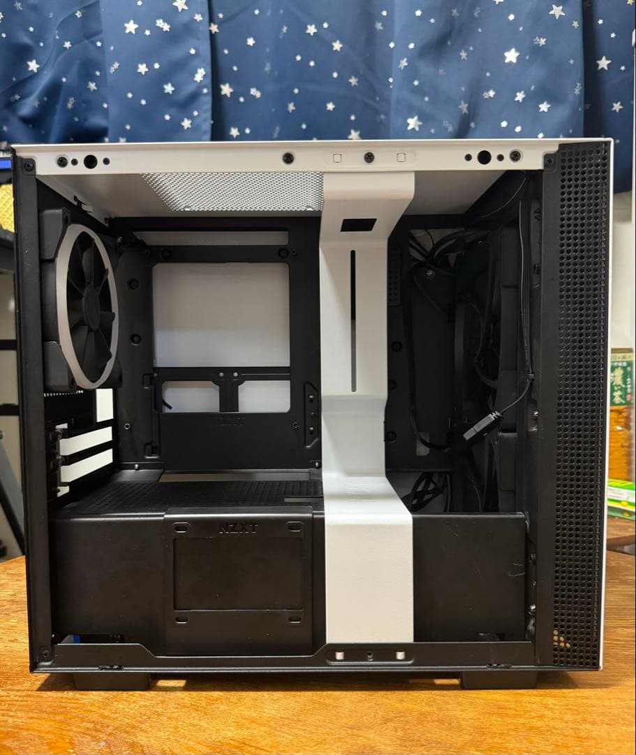NZXT H210i PC ケ-ス