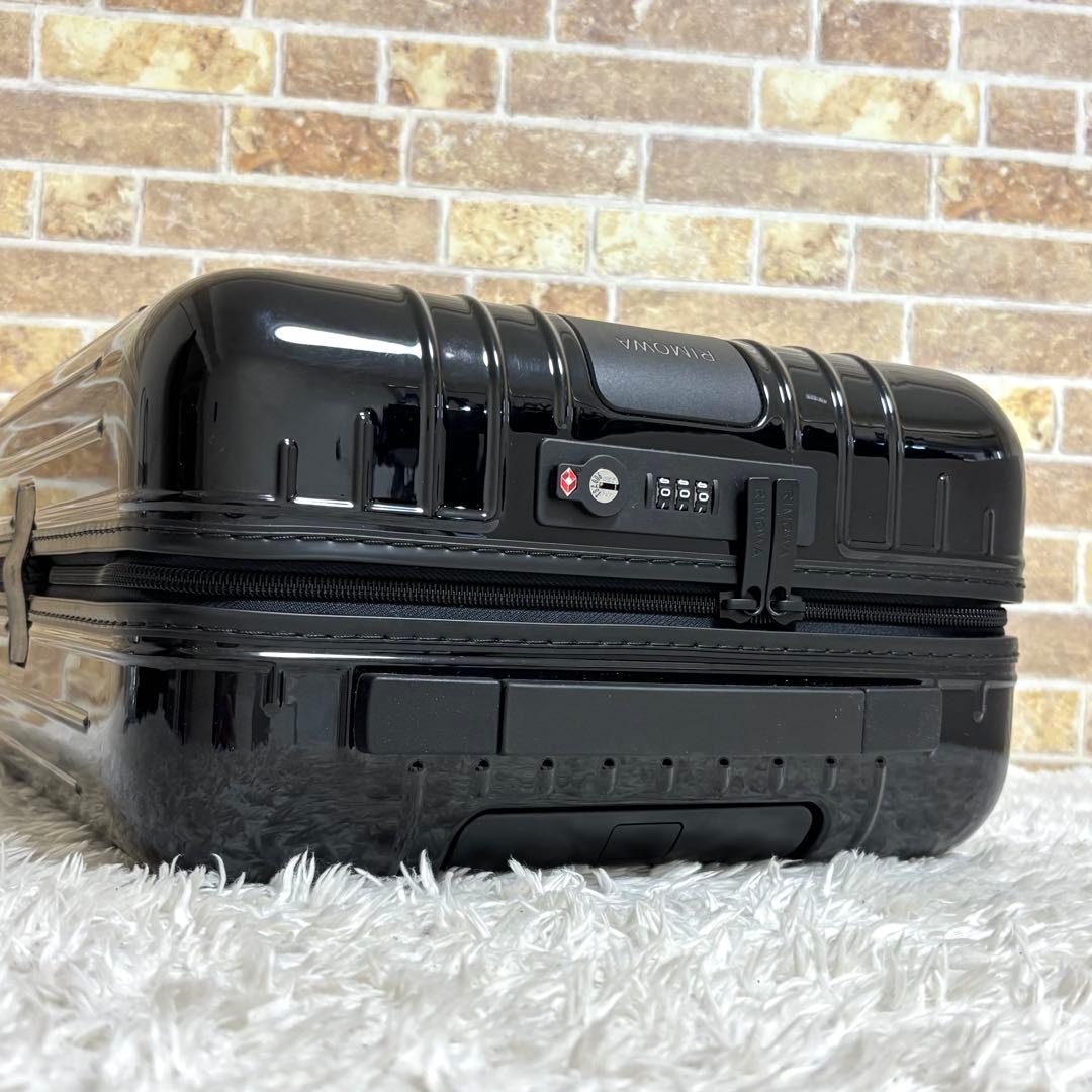 【美品】 リモワ エッセンシャル ライト キャビンU キャリーケース 28L