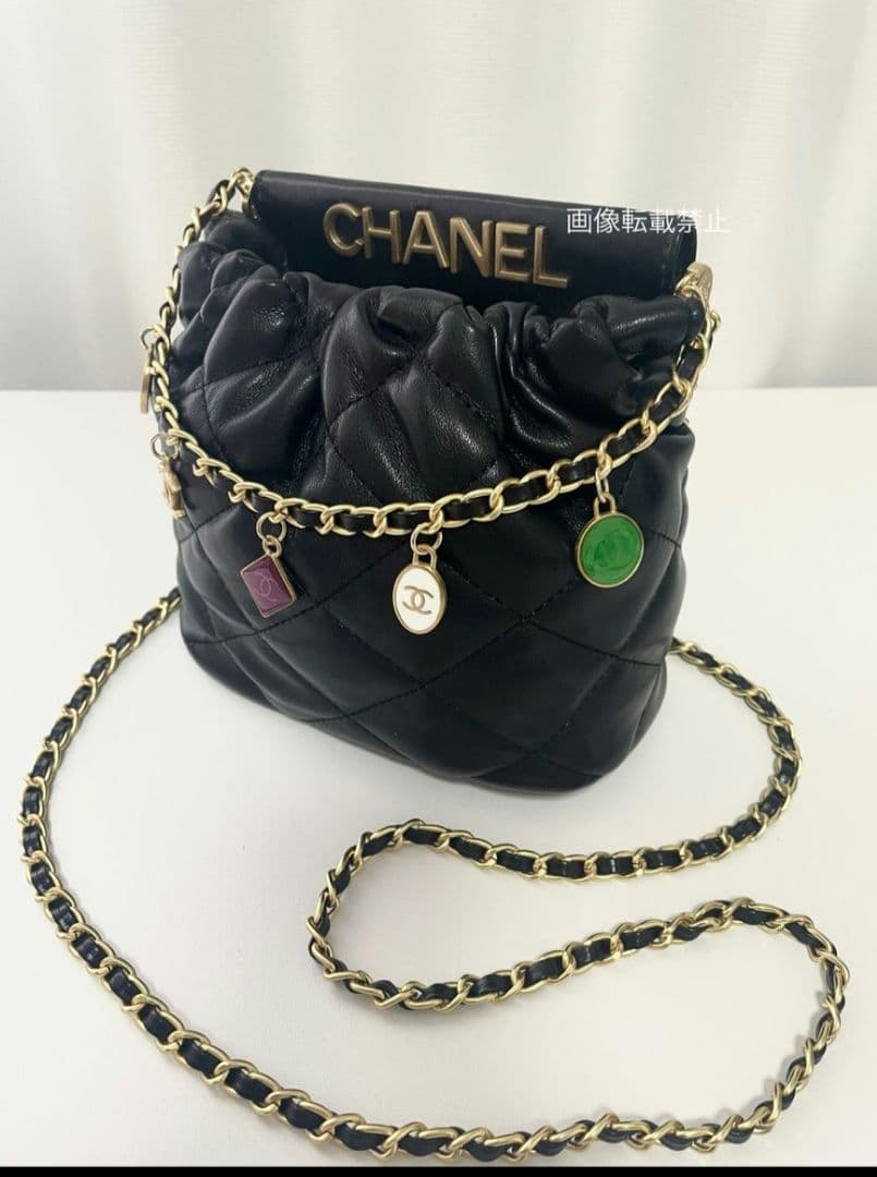 シャネル ノベルティ キルティング チャーム付き ショルダーバッグ