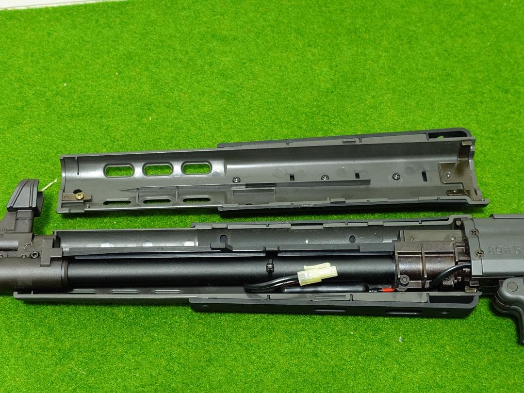 東京マルイ 89式5.56mm小銃〈折曲銃床式〉バッテリー付