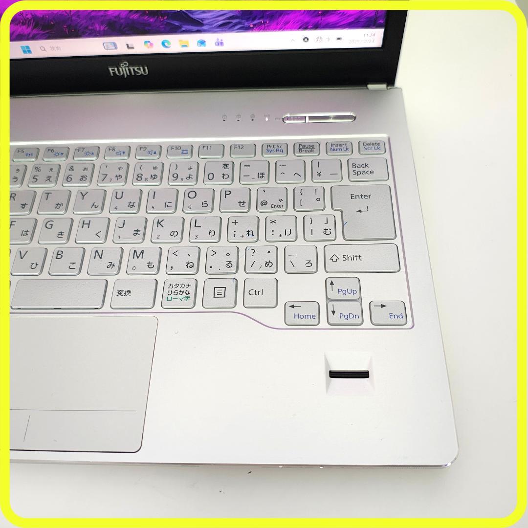 白　新品SSD256GB　薄型軽量⭐️windows11　ノートパソコン　762