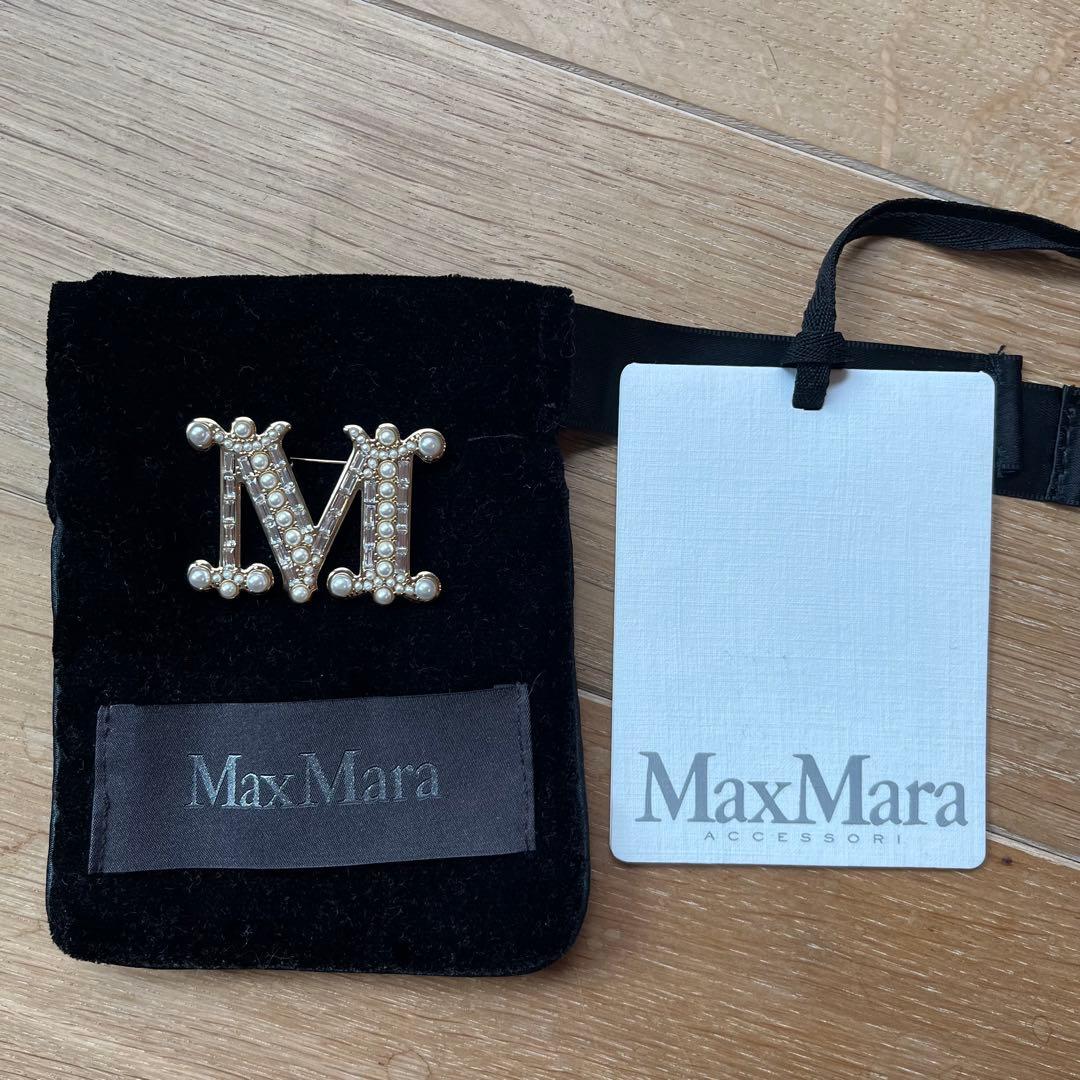 MaxMara M字型パールブローチ