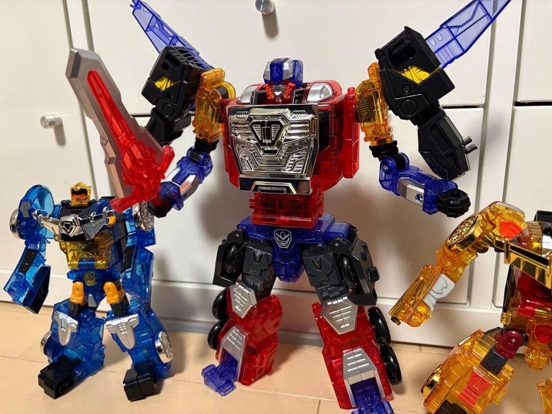 韓国トイ　ハローカーボット　ジャイアントローダー オールスター　三体合体