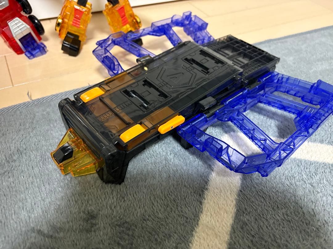 韓国トイ　ハローカーボット　ジャイアントローダー オールスター　三体合体