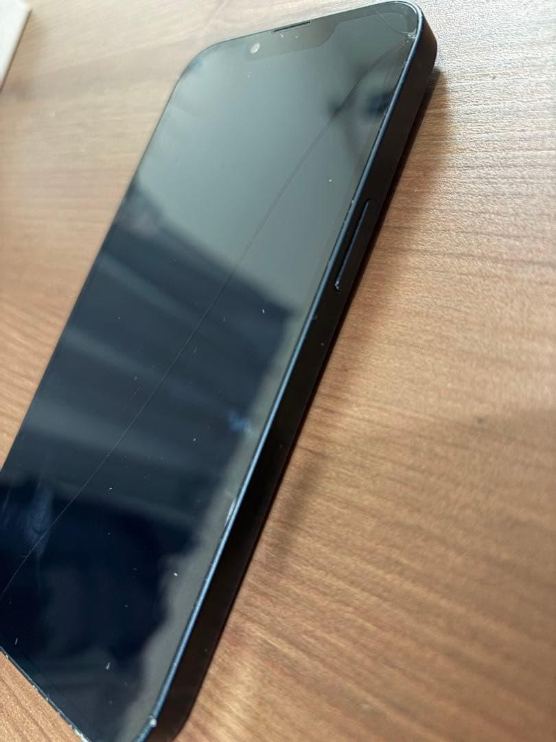 iPhone 13 128GB ミッドナイト SIMフリー【画面に薄いヒビあり】