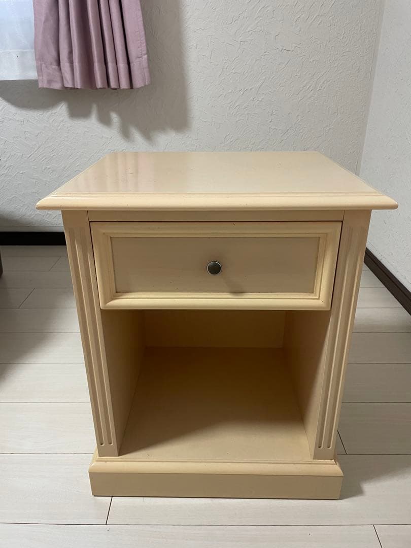 LYNN HOLLAND ベッドサイドテーブル 引き出し付き