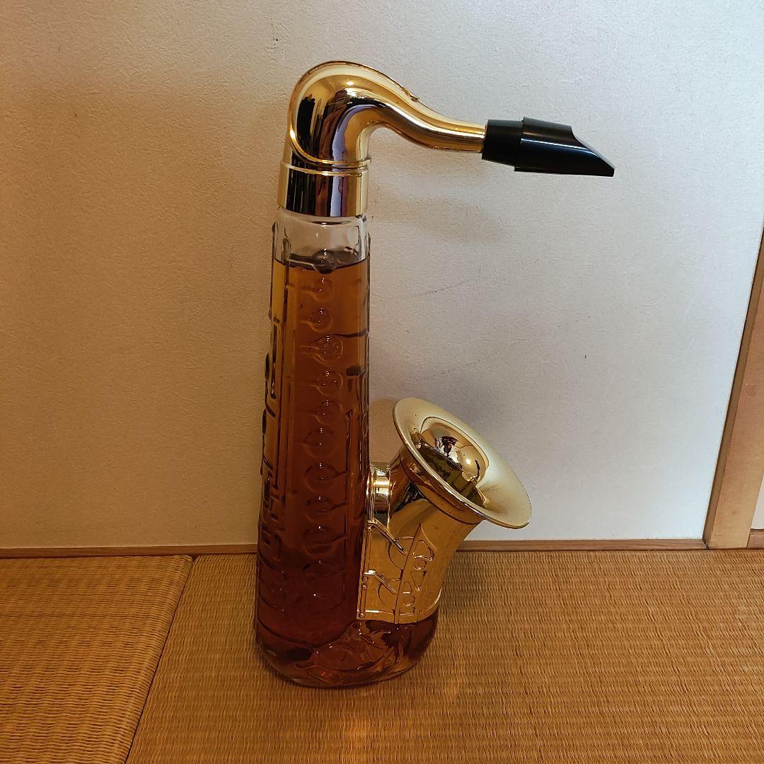 サクソフォン型ウイスキーサーバー