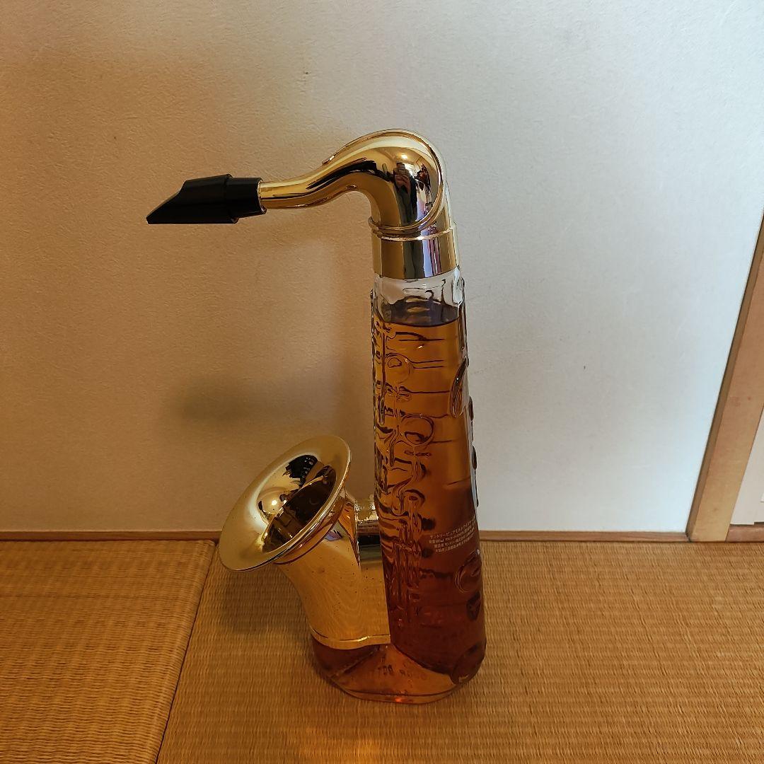 サクソフォン型ウイスキーサーバー