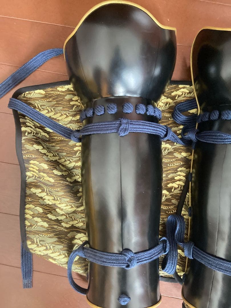 美品甲冑　脛当　黒艶消塗中立拳臑丸武産業