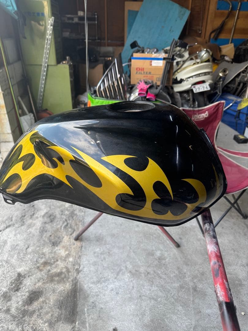 CB400SF nc39バイク用タンク 黒と黄色の炎模様