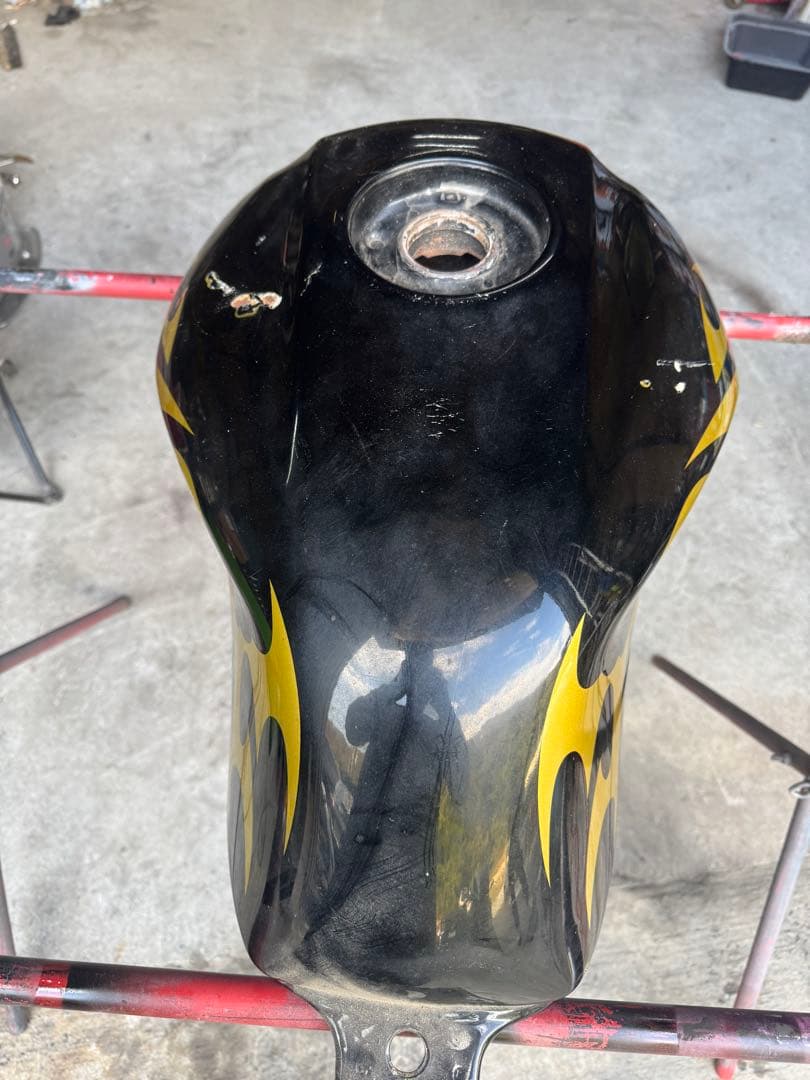 CB400SF nc39バイク用タンク 黒と黄色の炎模様
