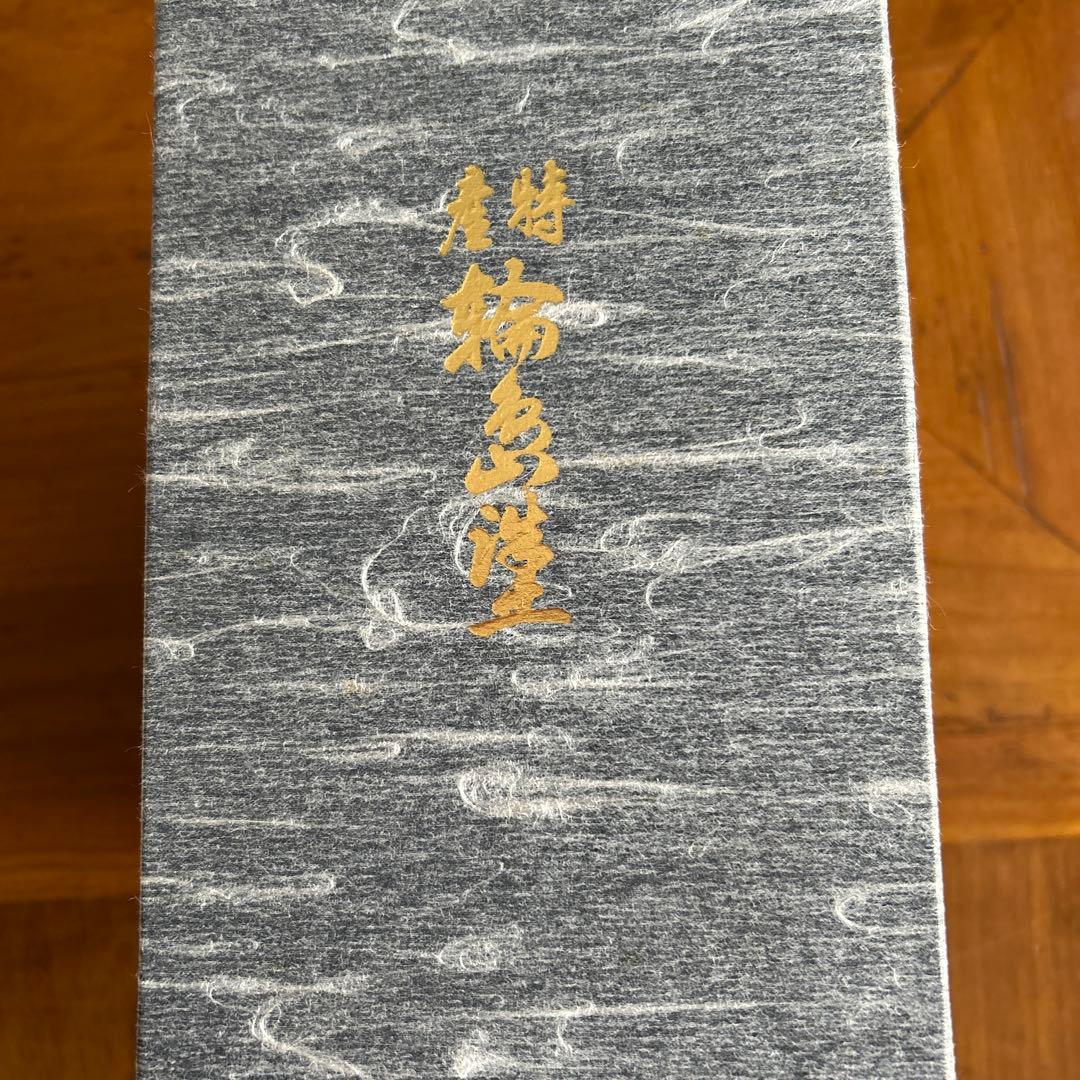 輪島塗り　漆器製の黒い片口酒器　金色の花模様　美品