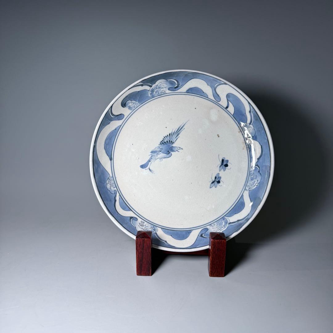 江戸中期　古伊万里　染付鳥蝶図七寸皿　裏唐草　鳥の躍動感！　20.4cm 古美術