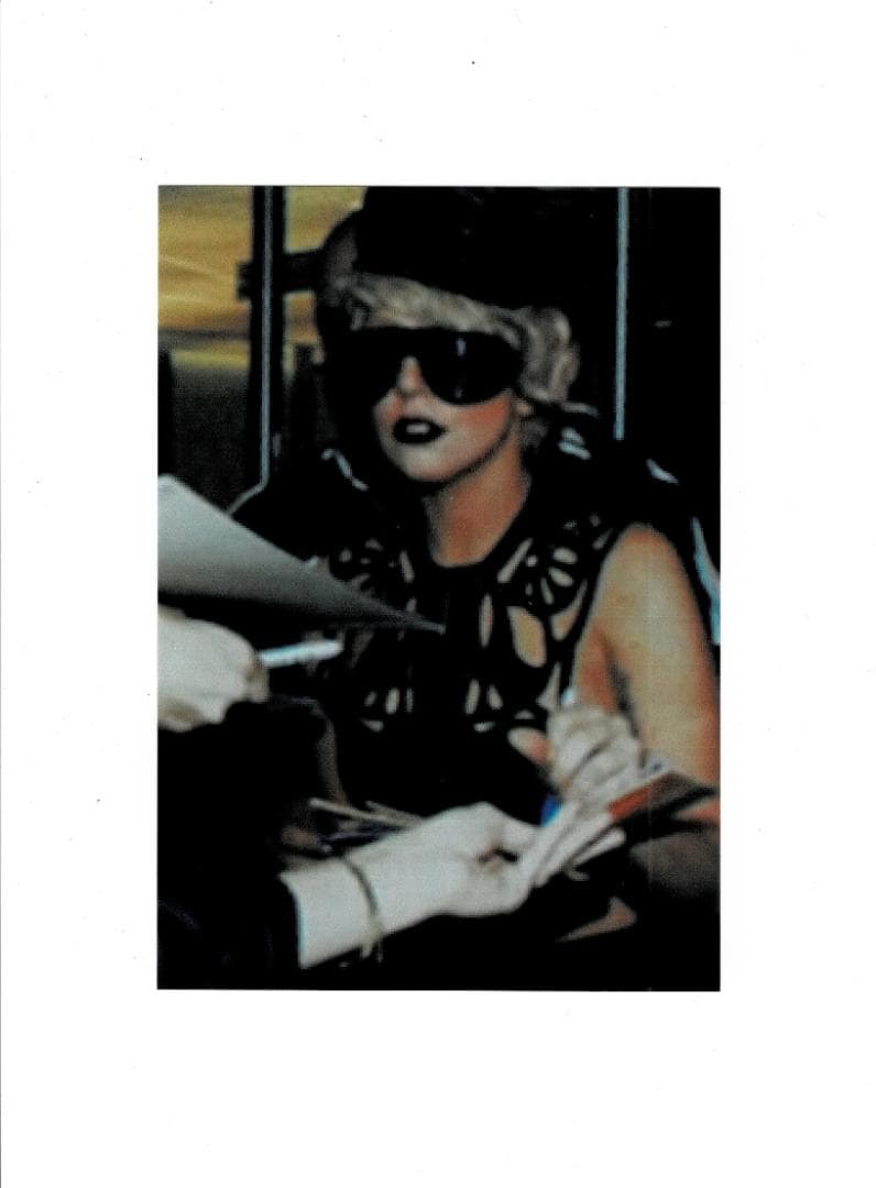 レディー・ガガ　サイン入りポートレート額装済み　証明書付き