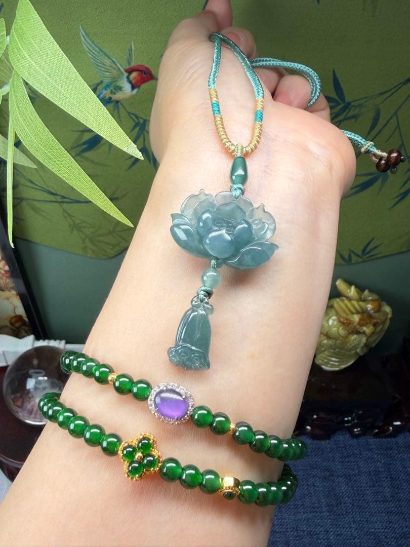 美品❣️天然本翡翠　高品質、氷藍水精巧な蓮花＆蓮の実ネックレス　鑑定書付き