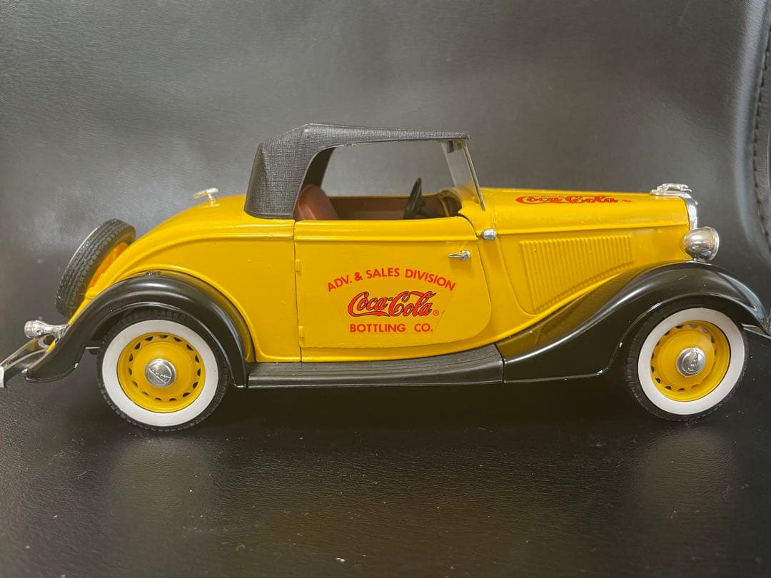 コカコーラ　Coca-Cola  ダイキャスト　フォード Ｖ８　SOLIDO製