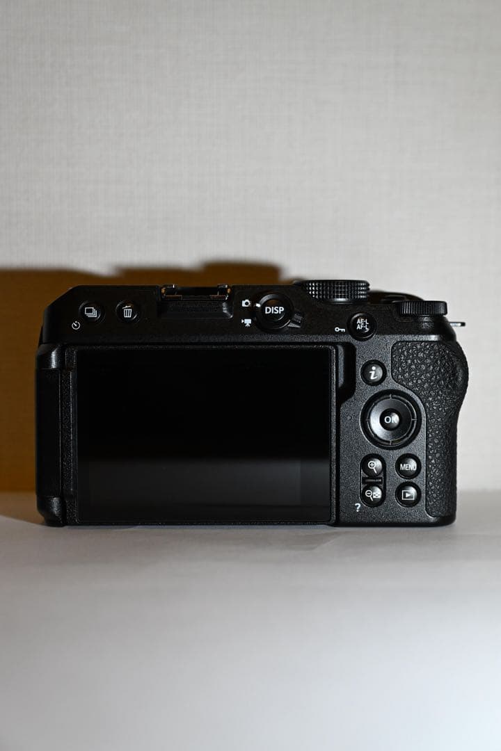 【Nikon Z30 ボディ】シャッター約12,000回 ウィンドジャマー付き