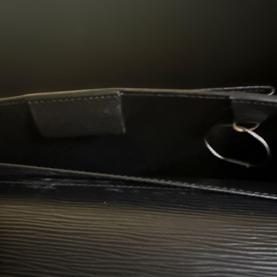 訳ありLouis Vuitton ビジネスバック　エピ　コンセイエ　BLACK