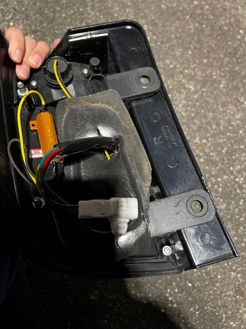 LEDテールランプ スモーク 4個セットアルファード20系