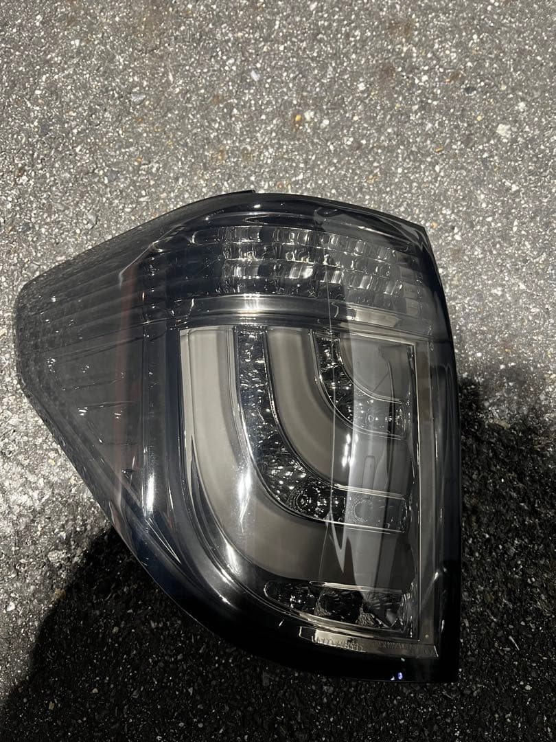 LEDテールランプ スモーク 4個セットアルファード20系