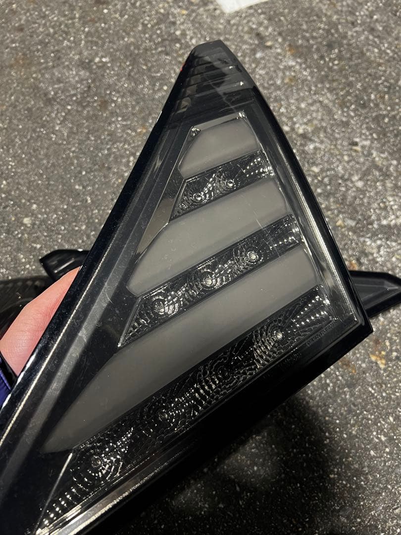 LEDテールランプ スモーク 4個セットアルファード20系