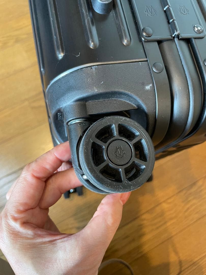 RIMOWA ブラック キャリーケース 機内持ち込み可能