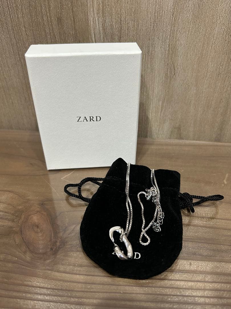 ZARD ペンダントネックレス シルバー