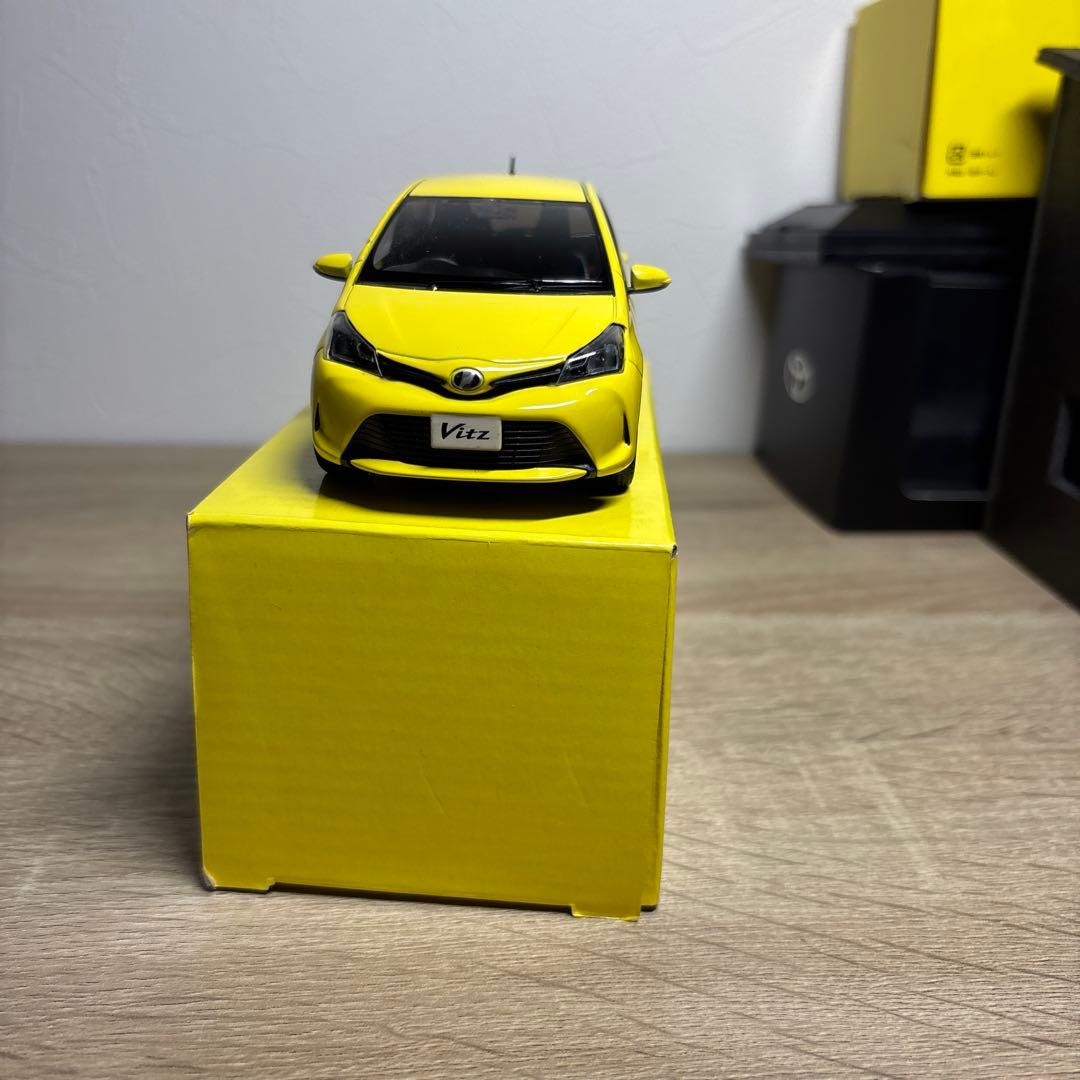 【2台セット】トヨタ ヴィッツ 1/30カラーサンプルミニカー 非売品