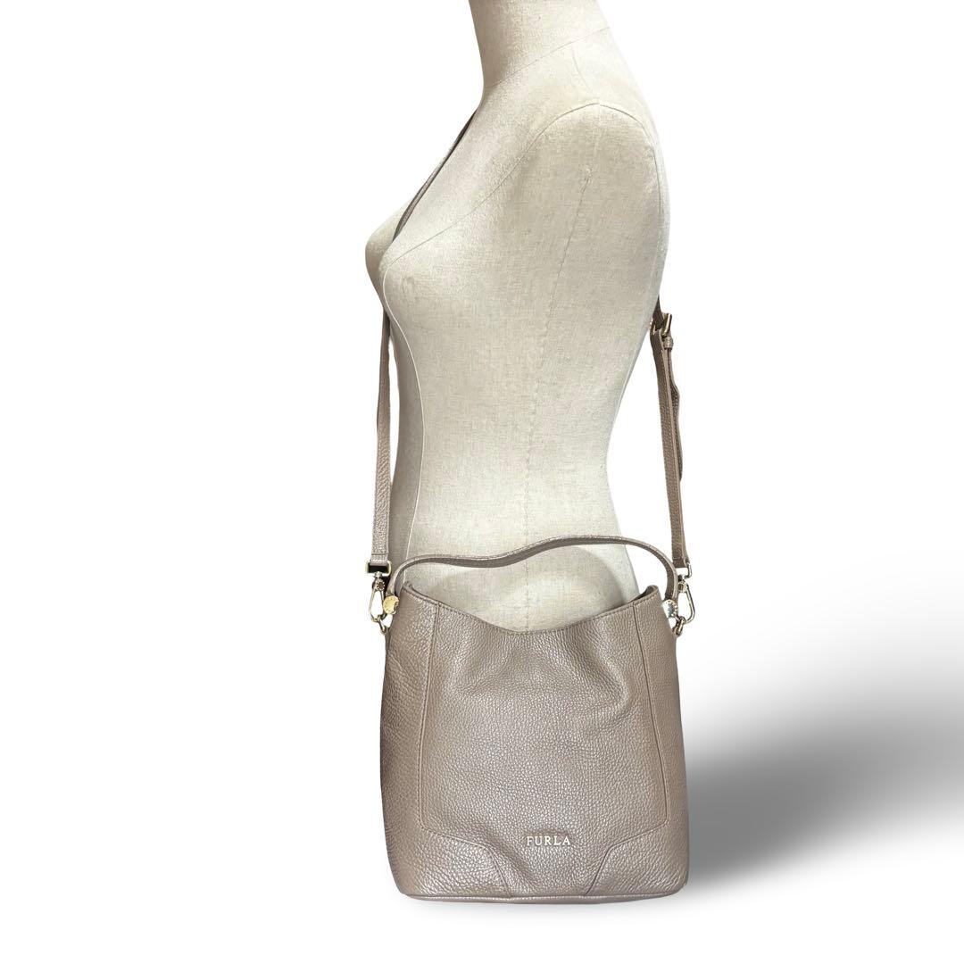 【良品】フルラ　カプリッチョ　2way ショルダーバッグ　ハンド　グレー斜め掛け