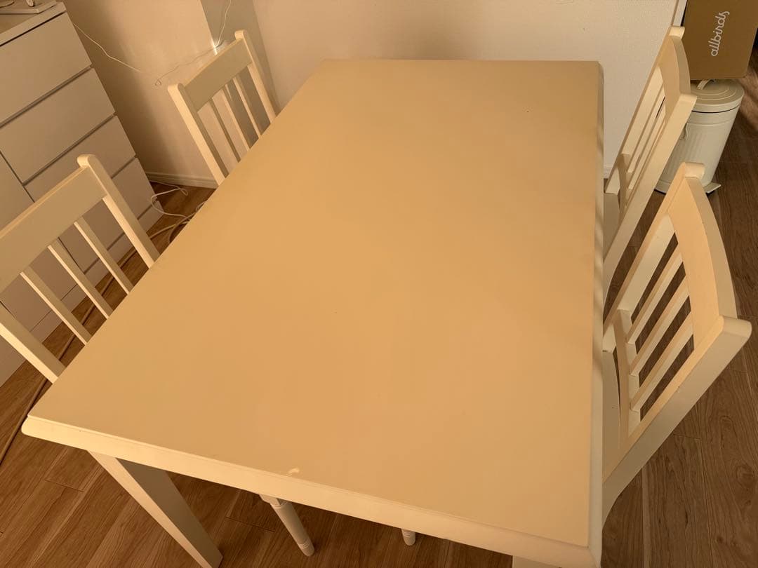 ローラアシュレイ ルビーホワイトダイニングテーブルセット 4脚付き