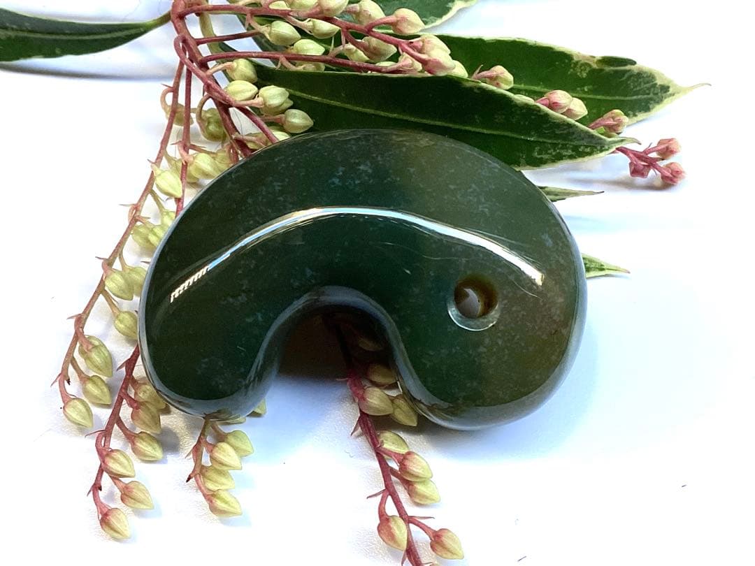 とびっきりの出雲石‼️ 超レア物‼️出雲碧玉勾玉　2度と入手は困難な別格品　本物保証