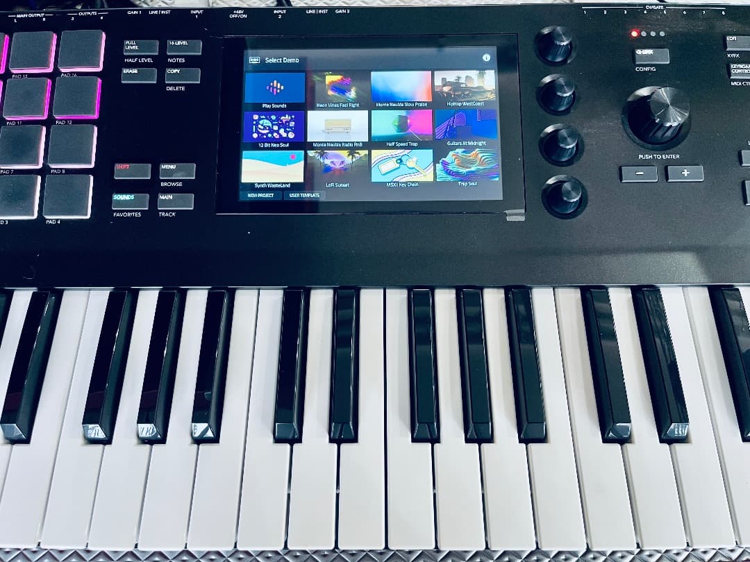 希少 AKAI MPC Key 61 生産完了品 即発送 サンプラー シンセ