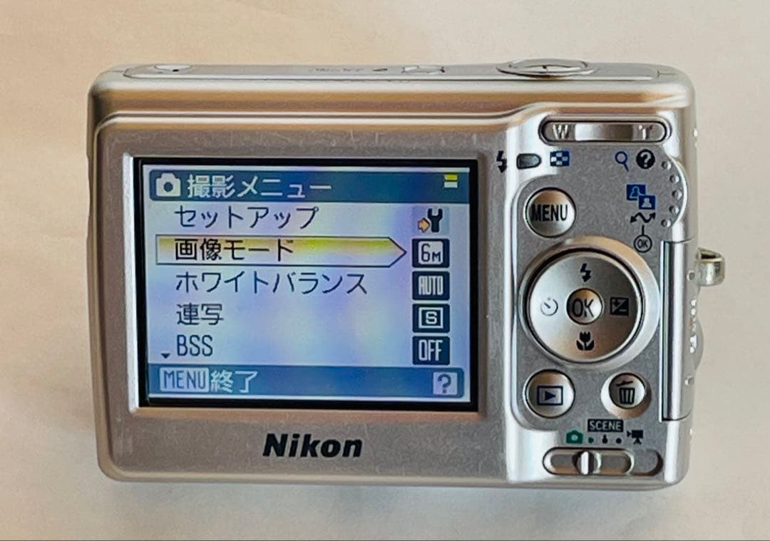 Nikon COOLPIX デジタルカメラ シルバー