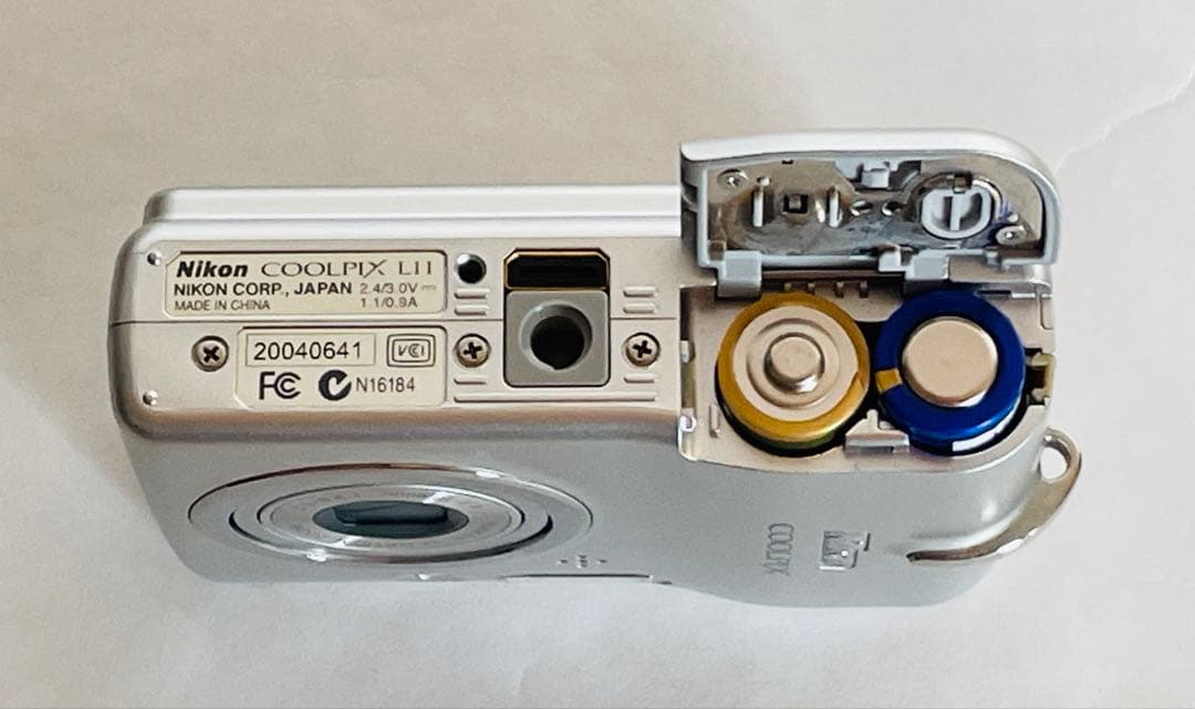 Nikon COOLPIX デジタルカメラ シルバー