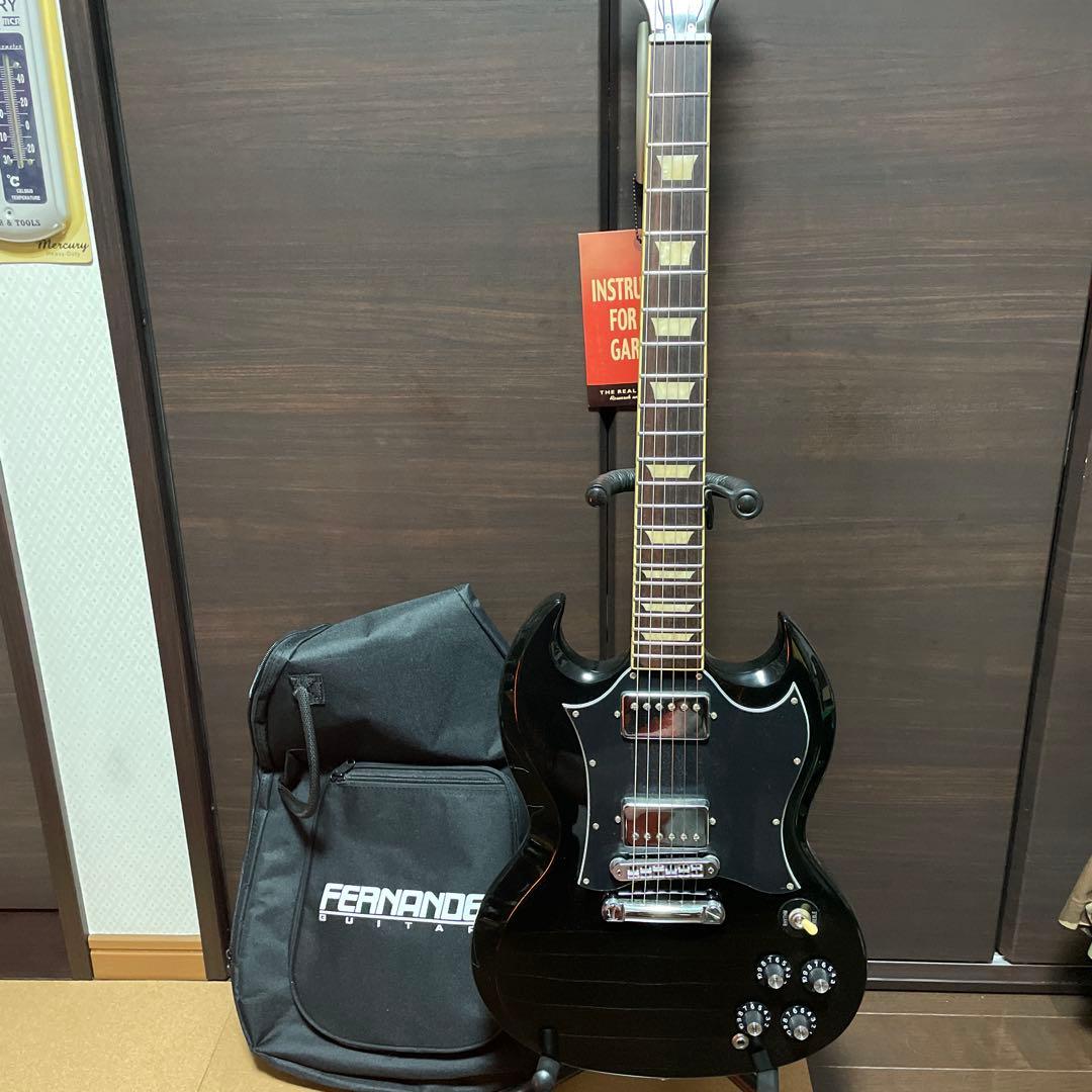 Fernandes Burny‼️ブラック エレキギター‼️ほぼ新品に近いです‼️