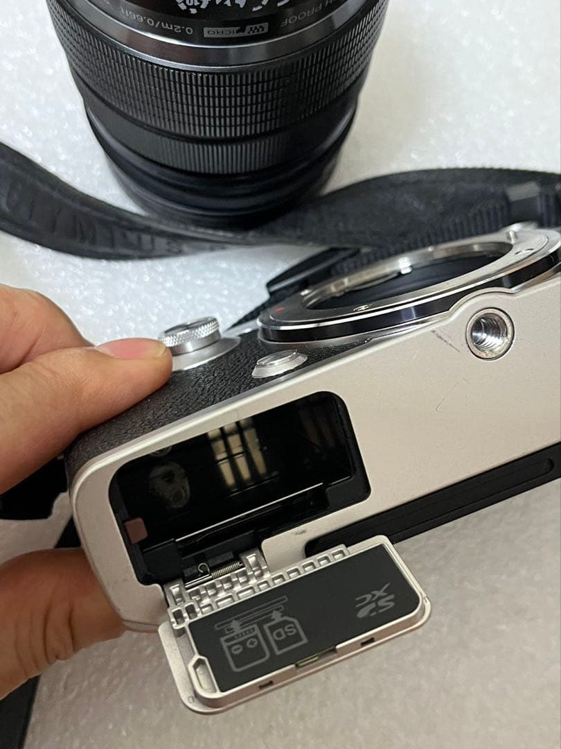 OLYMPUS PEN-F シルバー 12-40mmレンズ付き動作未確認です