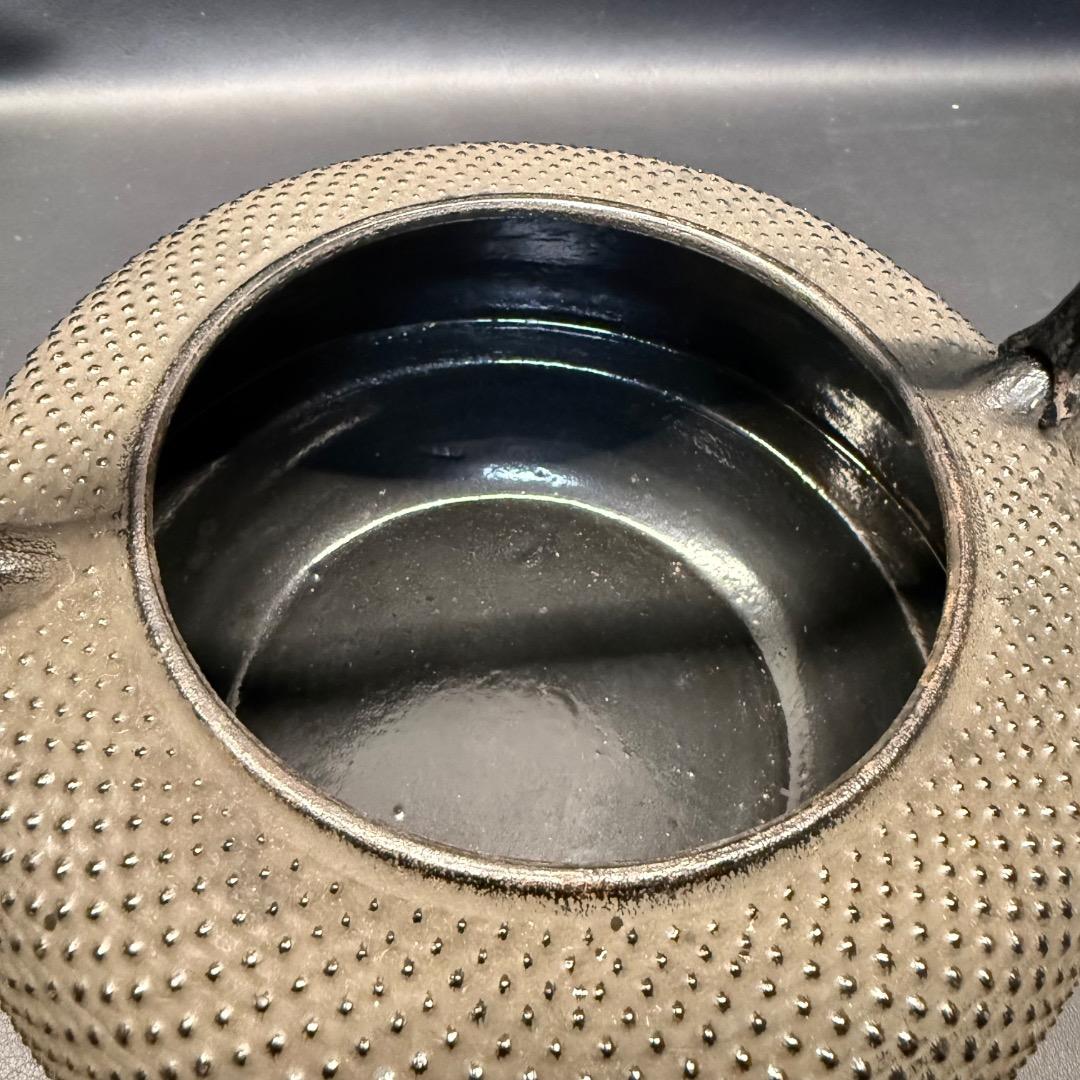 ◉※後右棚c1003 未使用保管品 南部鉄器 岩鋳 万代アラレ 鉄瓶 本場盛岡