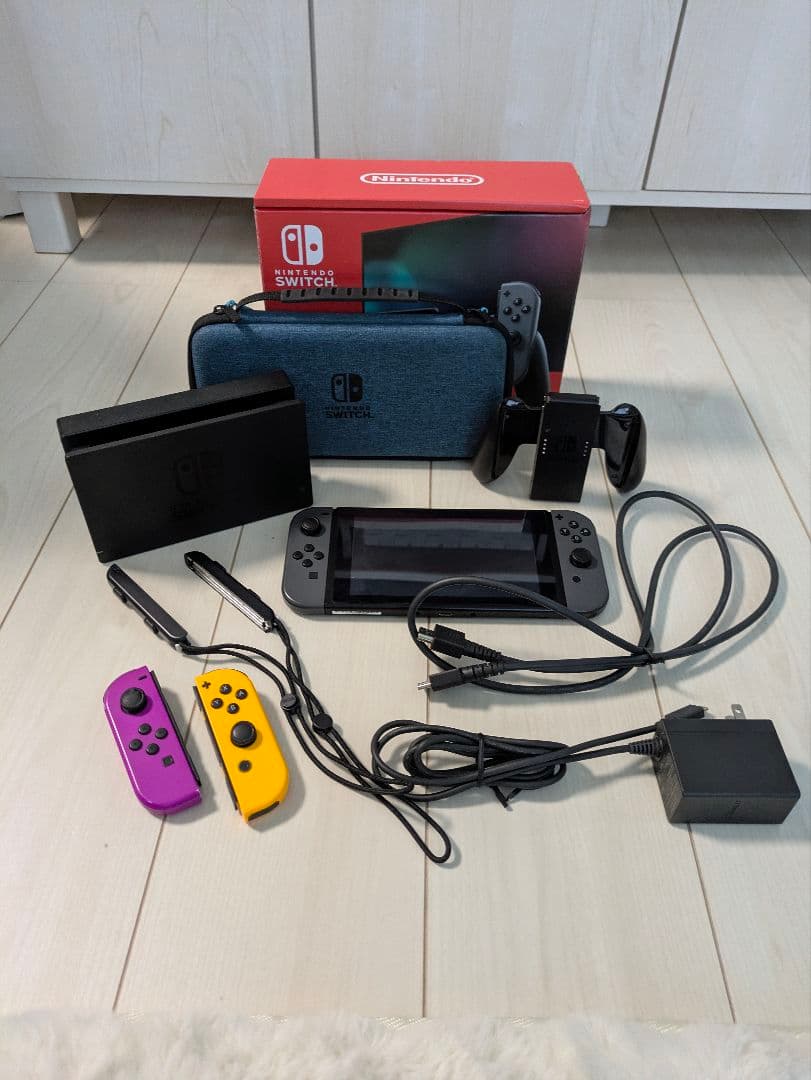 Nintendo Switch 本体 Joy-Con・ケース付き
