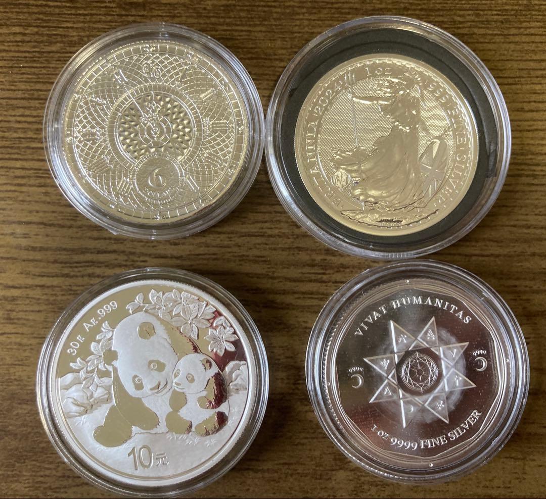 1オンス銀貨3枚、パンダ銀貨1枚　合計4枚