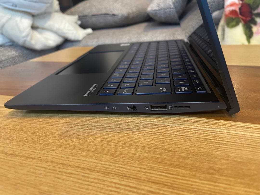 ASUS UX334F ノートPC