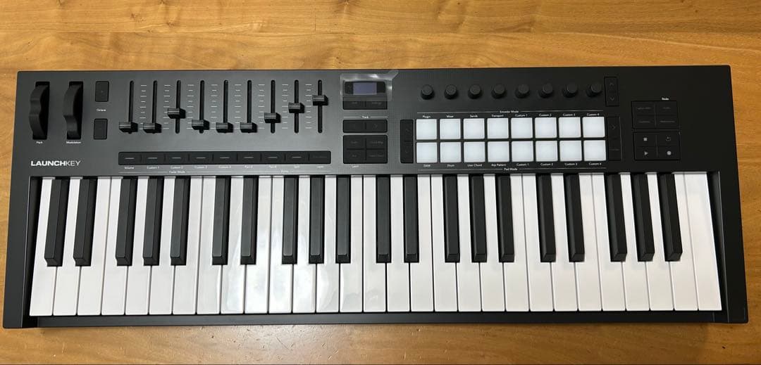 NOVATION LAUNCHKEY MK4 49鍵 MIDIキーボード