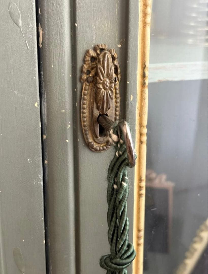 フランスアンティーク家具　 グレーのキャビネット 4引き出し付き