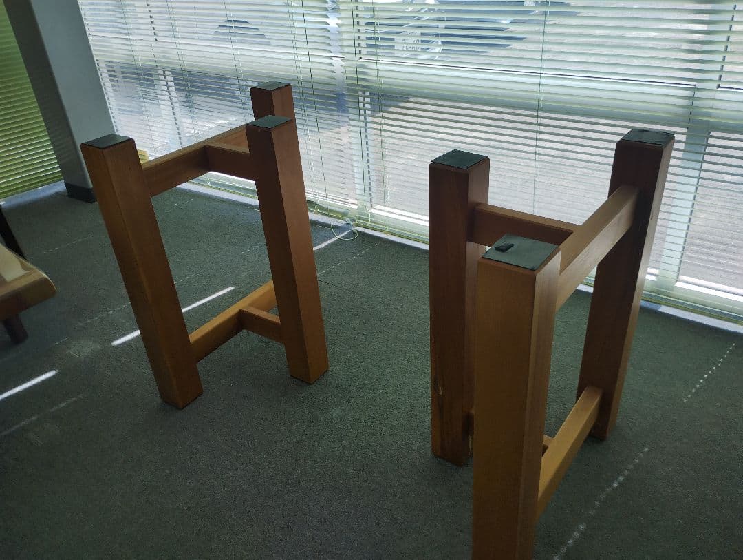 パジョーとして　①木製長方形テーブルの脚