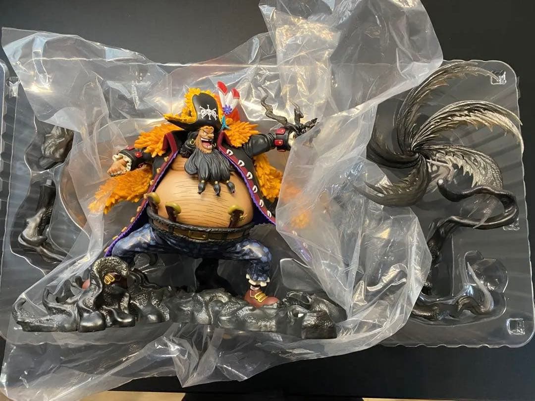 ワンピース　フィギュアーツ　黒ひげ　ティーチ　闇水　フィギュア