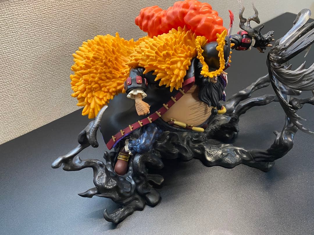 ワンピース　フィギュアーツ　黒ひげ　ティーチ　闇水　フィギュア